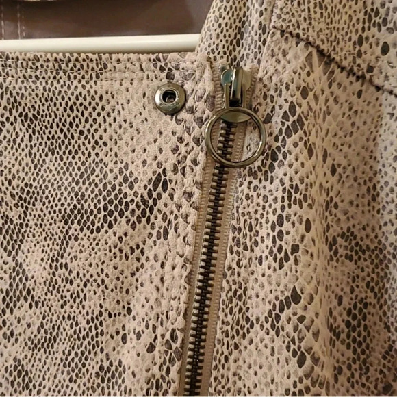 Haute Monde Motorcycle crop Snakeskin jacket - size large. J - Picture 2 of 12